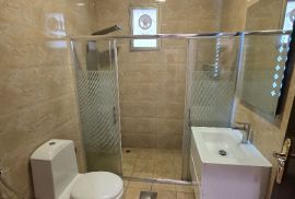 للايجار دور ارضي السلام 