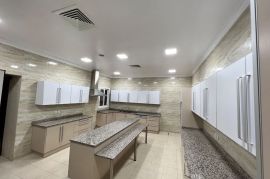 للإيجار – دور أرضي فاخر وواسع (500م²) - موقع مميز 