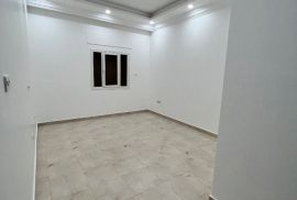 للإيجار – دور أرضي فاخر وواسع (500م²) - موقع مميز 