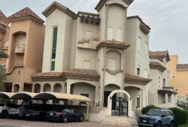 للبيع بيت في العديليه قطعة 3