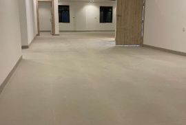 للايجار في المنصورية دور اول تشطيب جديد اول ساكن