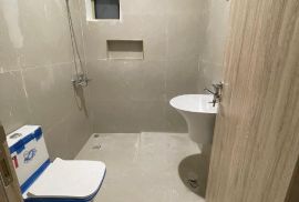 للايجار شقة في المنصورية تشطيب جديد اول ساكن