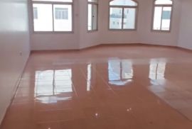 للإيجار في الشهداء دور وربع مع رووف كبير